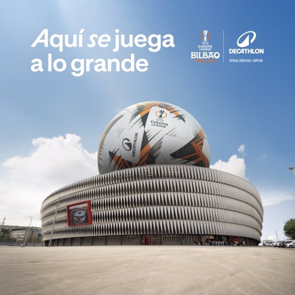 Decathlon exhibe el trofeo de la Liga Europa y reta junto a Aduriz a los aficionados por la final en Bilbao