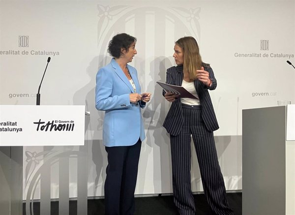 Govern catalán y Comuns pactan aplazar la tasa turística y destinar 60 millones más a vivienda