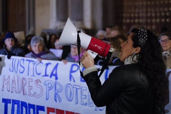 La Plataforma 8M y 25N de Granada afea que se 