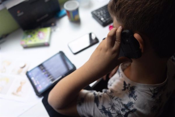 España, Francia y Grecia proponen a los 27 fijar una edad mínima para el acceso a las redes sociales a nivel europeo
