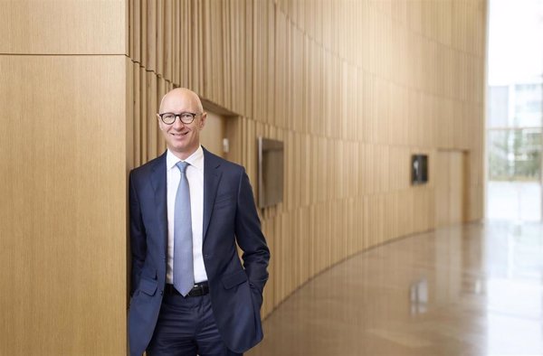 Novo Nordisk acelera la salida de su CEO ante los 