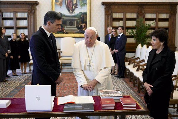 El Gobierno pide por carta a El Vaticano una audiencia de Sánchez con el papa León XIV