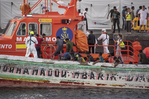 Bajan un 34,4% las llegadas irregulares a Canarias por mar y suben un 2,2% las registradas en Península y Baleares