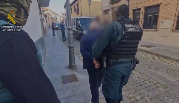 Detenido un hombre de 72 años por atracar un banco a punta de pistola en Navalcarnero (Madrid)