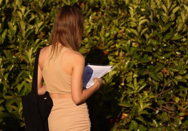 Un año sabático en el extranjero antes de la universidad ayuda a dominar otro idioma y explorar otras culturas, según EF