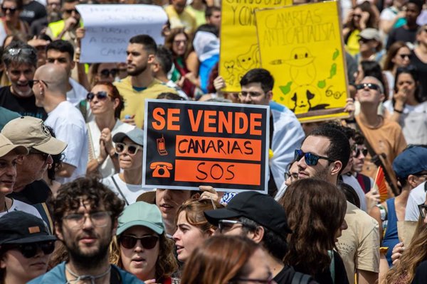 'Canarias tiene un límite' se volverá a manifestar este 18 de mayo en todas las islas contra el modelo turístico