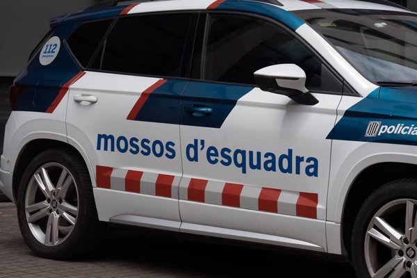 Detenida una mujer por dejar a su hija en una piscina en Calella (Barcelona), donde casi se ahoga