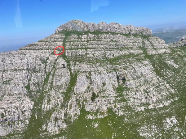 Evacuada en estado muy grave tras impactarle una piedra y caerse 200 metros en Los Pozos de Noja (Cantabria)