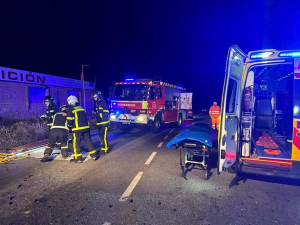Un choque frontal entre dos turismos deja dos heridos graves en Navalcarnero (Madrid)