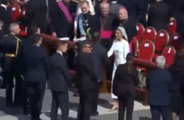 Los Reyes encabezan la delegación española en la misa de inicio del pontificado del Papa León XIV