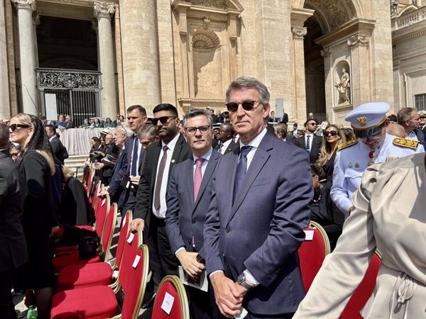 Feijóo afirma que ha sido un honor asistir a la misa de inicio del pontificado del Papa León XIV