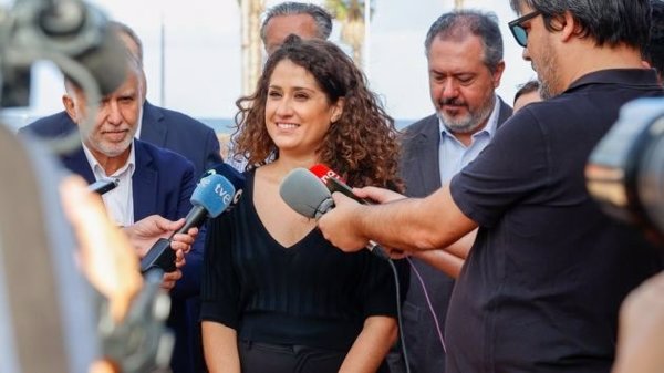 Enma López (PSOE) afea la política 
