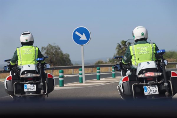 Al menos doce heridos tras la colisión de un camión y un autobús en la AP-7 en Torremolinos (Málaga)