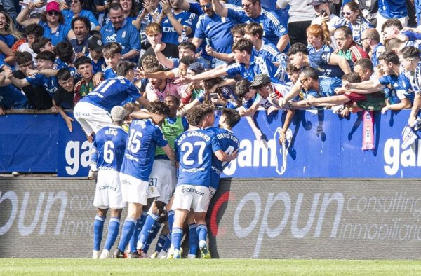 (Crónica) El Oviedo se postula al ascenso directo y el Racing da un paso atrás