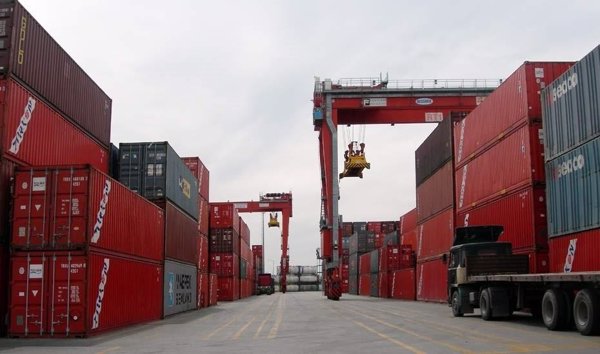 El déficit comercial se dispara un 86,3% hasta marzo, con las exportaciones en niveles récord