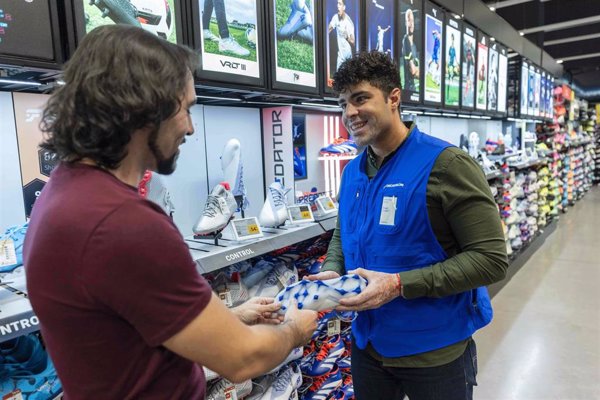 Decathlon creará más de 650 empleos en España para la campaña de verano