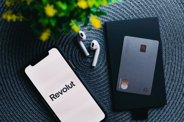 Revolut elige París como sede para Europa Occidental e invertirá más de 1.000 millones en Francia en 3 años