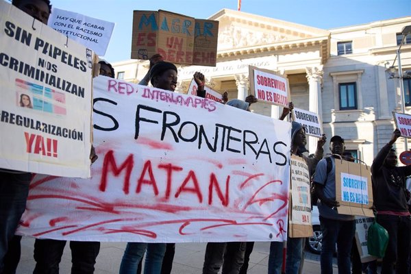 Sumar anuncia que el PSOE está dispuesto a aceptar la ILP de regularización de personas extranjeras