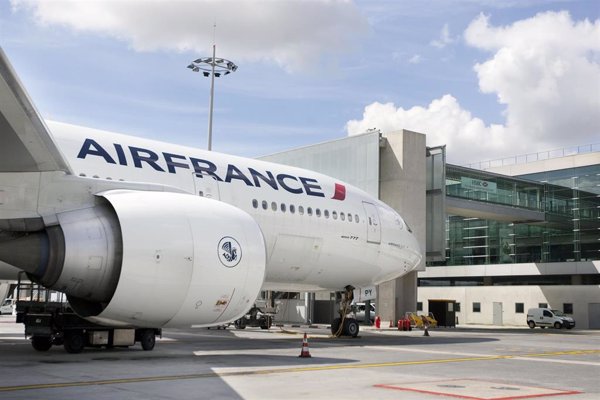 El aeropuerto París-Orly cancela un 15% de vuelos este lunes por una avería en el control de tráfico aéreo