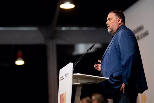Junqueras dice que también el PSOE actúa al margen de criterios democráticos con espionajes e infiltraciones policiales