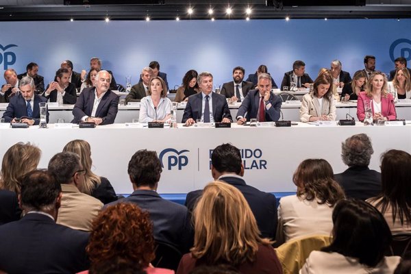 Feijóo promete un Congreso del PP con discusión ideológica y sin