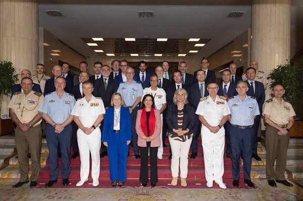 El Gobierno pide al sector industrial de la defensa que se