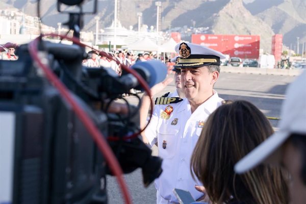 El capitán de 'Elcano' recuerda a las víctimas del 