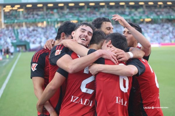 (Crónica) El Mirandés asalta el segundo puesto en Córdoba