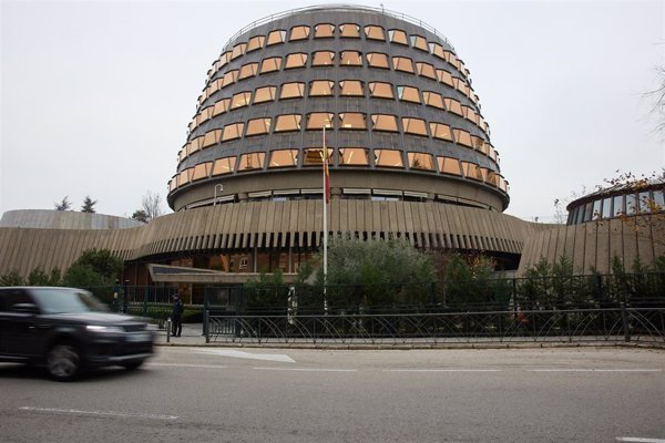El TC admite a trámite los recursos del Senado contra el Congreso y el Gobierno por modificar una ley en el BOE