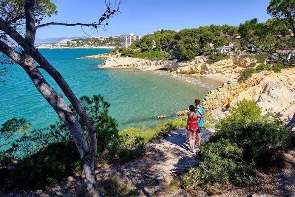 Casi ocho de cada diez españoles viajarán este verano y gastarán 1.150 euros de media, según Jetcost
