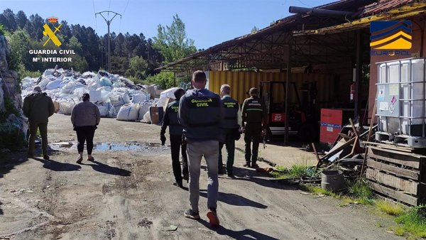 La Guardia Civil desarticula una organización criminal dedicada al tráfico internacional de basura
