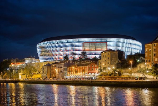 Unos 3.000 aficionados ingleses llegan a Santander en más de 48 vuelos para la final de la Liga Europa