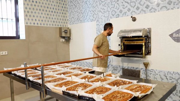 Hornos artesanos valencianos reabren tras la devastación de la dana gracias al proyecto 'Renacer panadero'