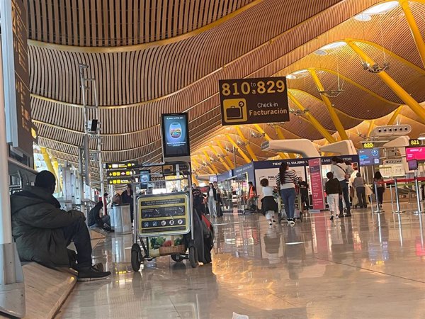 Aena limitará desde mañana el acceso a pasajeros y acompañantes en Barajas en horario nocturno