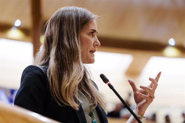Aagesen precisa que España tiene uranio natural, no enriquecido, y el PP le acusa de 