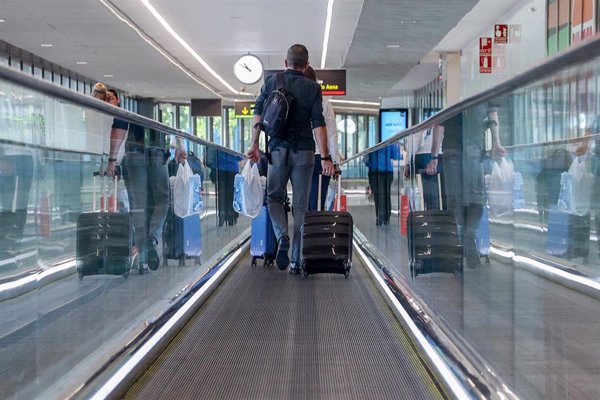 Los consumidores esperan que la denuncia en Bruselas sirva para sancionar en la UE el cobro de maletas