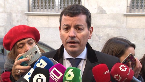 El militante del PP que aspira a disputar a Feijóo la Presidencia del partido inicia la recogida de avales