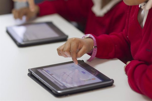 Eluso de tablets y ordenadores en la enseñanza estarán limitados a partir del próximo curso en Asturias