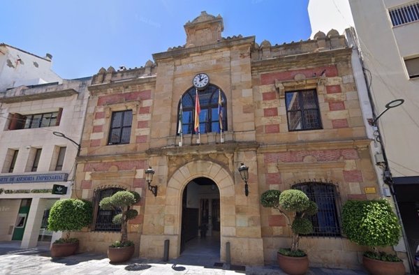 Confirman 21 meses de cárcel a la exedil de Algeciras que simuló ser el abogado de su ex y publicó anuncios sexuales