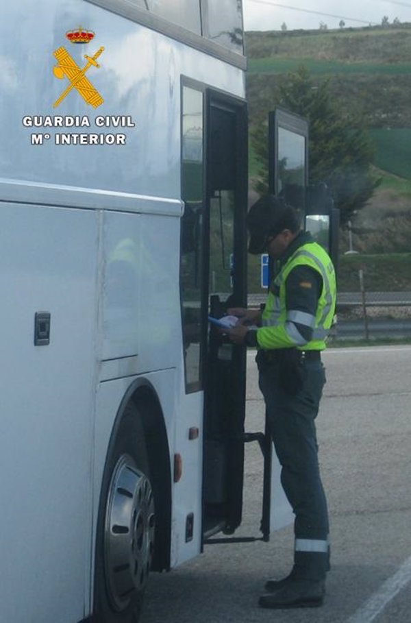 Investigado en Burgos por conducir ebrio un autobús con 14 pasajeros que avisaron de su conducción errática