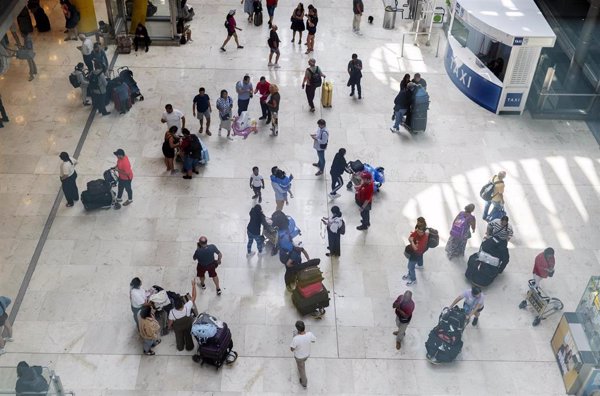 El 73% de los españoles rechaza la reforma europea que recorta sus derechos como pasajeros aéreos