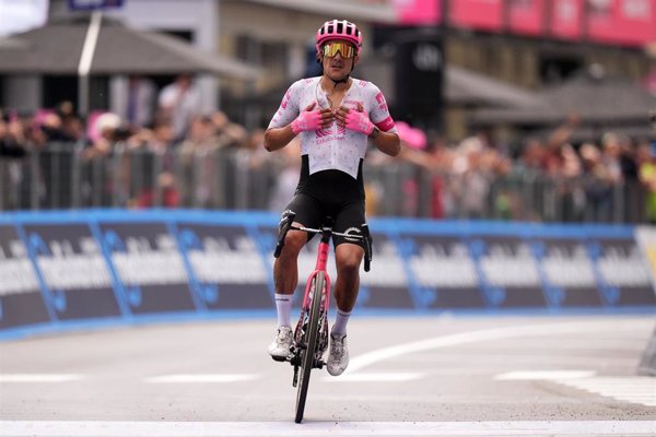 Carapaz renace y el líder Del Toro bonifica en una inesperada gran etapa en el Giro
