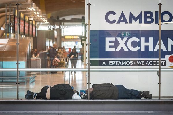 Almeida se reunirá este jueves con el presidente de Aena para tratar de desencallar la situación en Barajas