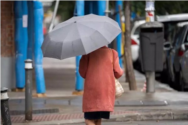 La temperatura bajará en Península y Baleares y seis provincias en este peninsular estarán en aviso por lluvia y olas