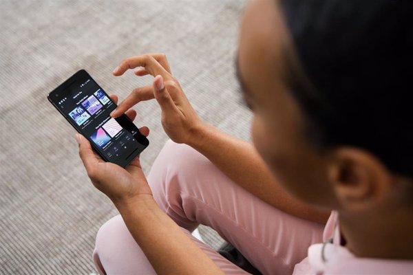 Los artistas españoles generaron 137 millones de euros en 'royalties' en Spotify durante 2024