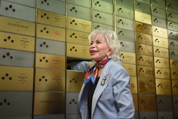 El 2º manuscrito de 'La casa de los espíritus' y una edición de 'Paula', legado de Isabel Allende en Caja de las Letras