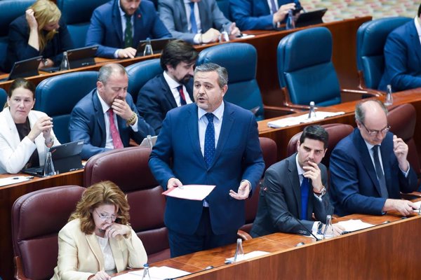 Consejero de Vivienda afea al Gobierno su dejación de funciones en Barajas: 