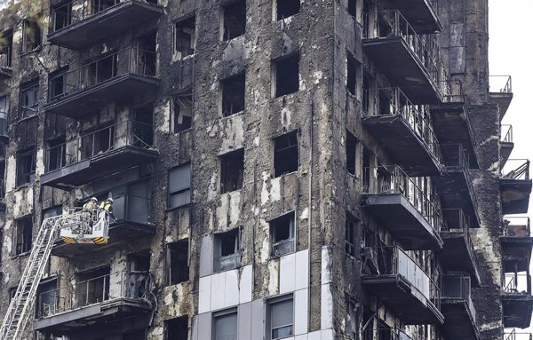 Los propietarios del edificio de Campanar (Valencia) barajan una nueva fachada de cerámica o de caravista