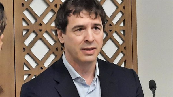 La juez envía a juicio al hermano de Pedro Sánchez y al presidente de la Diputación de Badajoz