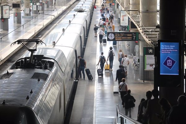 Renfe cree que Castilla y León está soliviantando a los ciudadanos y desmiente que se eliminen paradas